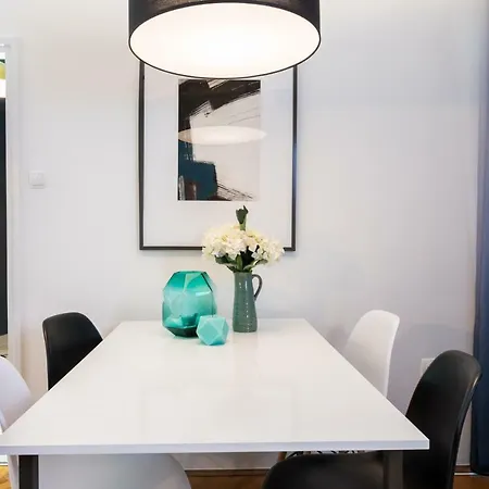 In Flow Apartment *