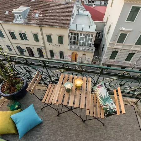 In Flow Apartment