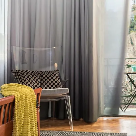 Apartment In Flow *